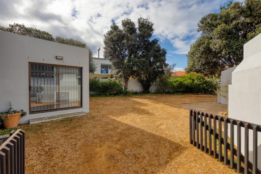 5 Bedroom Property for Sale in Sandbaai Western Cape